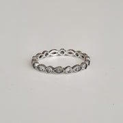 Eden-Ring aus 925 Sterlingsilber umgeben von Zirkonias Ringe KOOMPLIMENTS