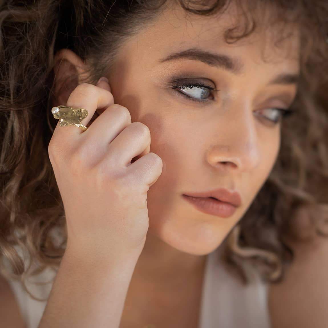 Einzigartiger Gold Ring mit Perle - Sophistication Ringe KOOMPLIMENTS