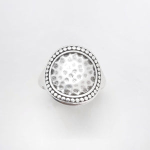Anello con sigillo rotondo etnico