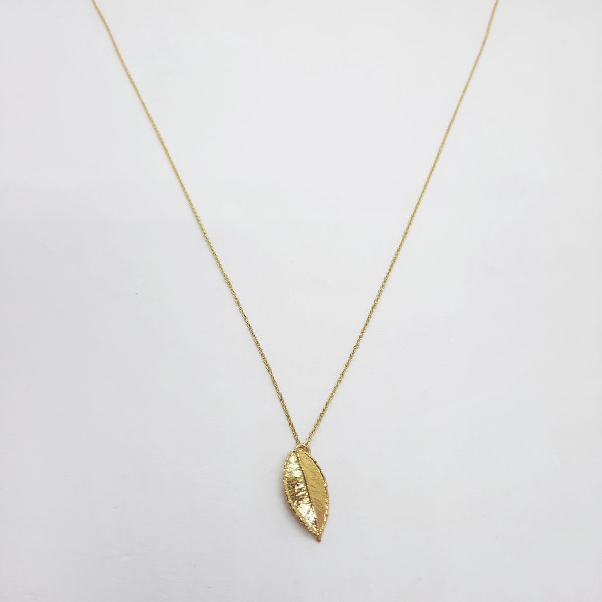 Feine Halskette mit echtem Rosenblatt - Gold Halsketten KOOMPLIMENTS