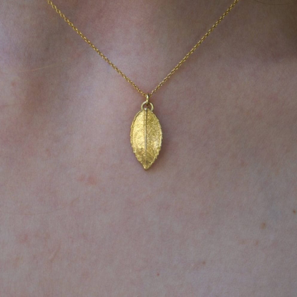 Feine Halskette mit echtem Rosenblatt - Gold Halsketten KOOMPLIMENTS