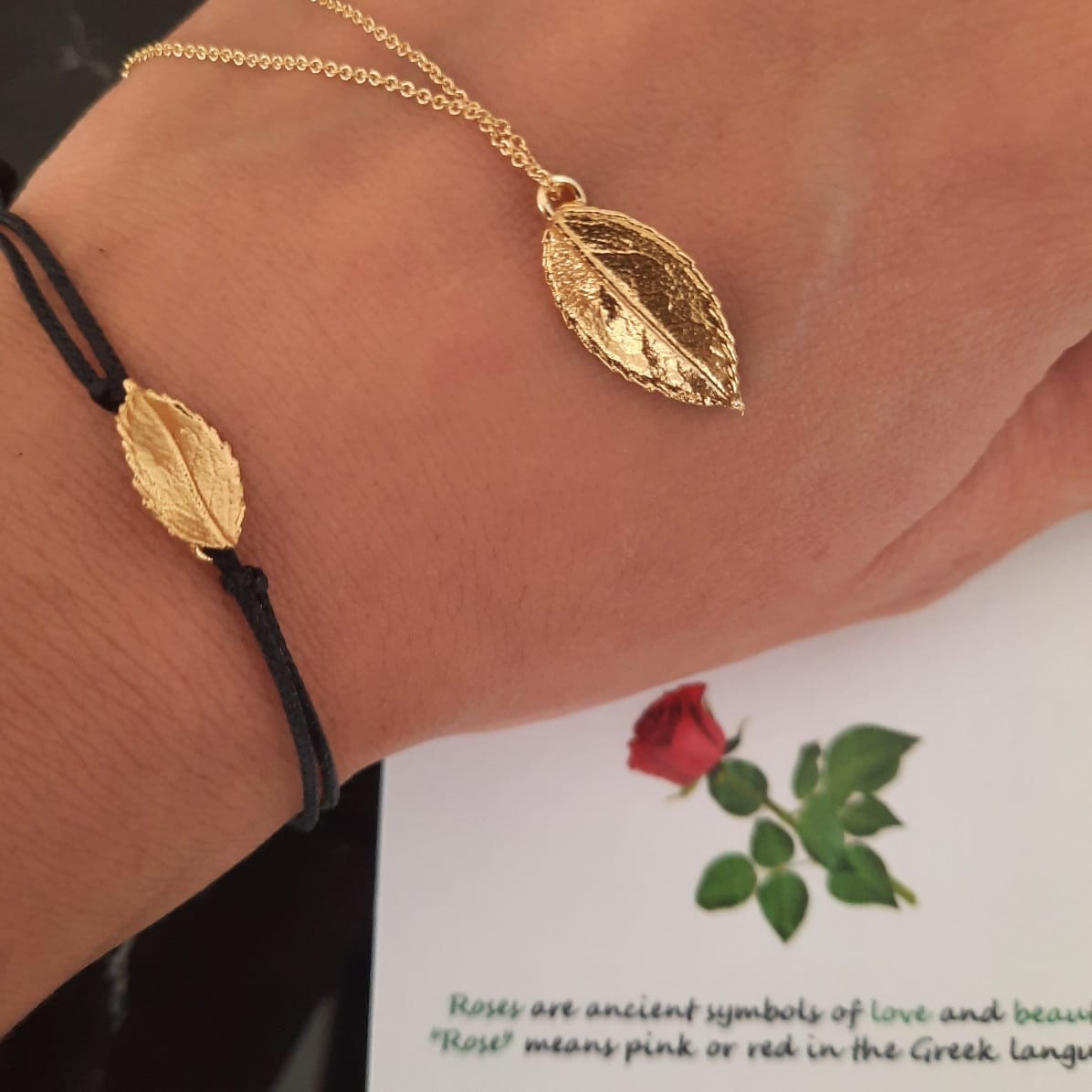 Feine Halskette mit echtem Rosenblatt - Gold Halsketten KOOMPLIMENTS