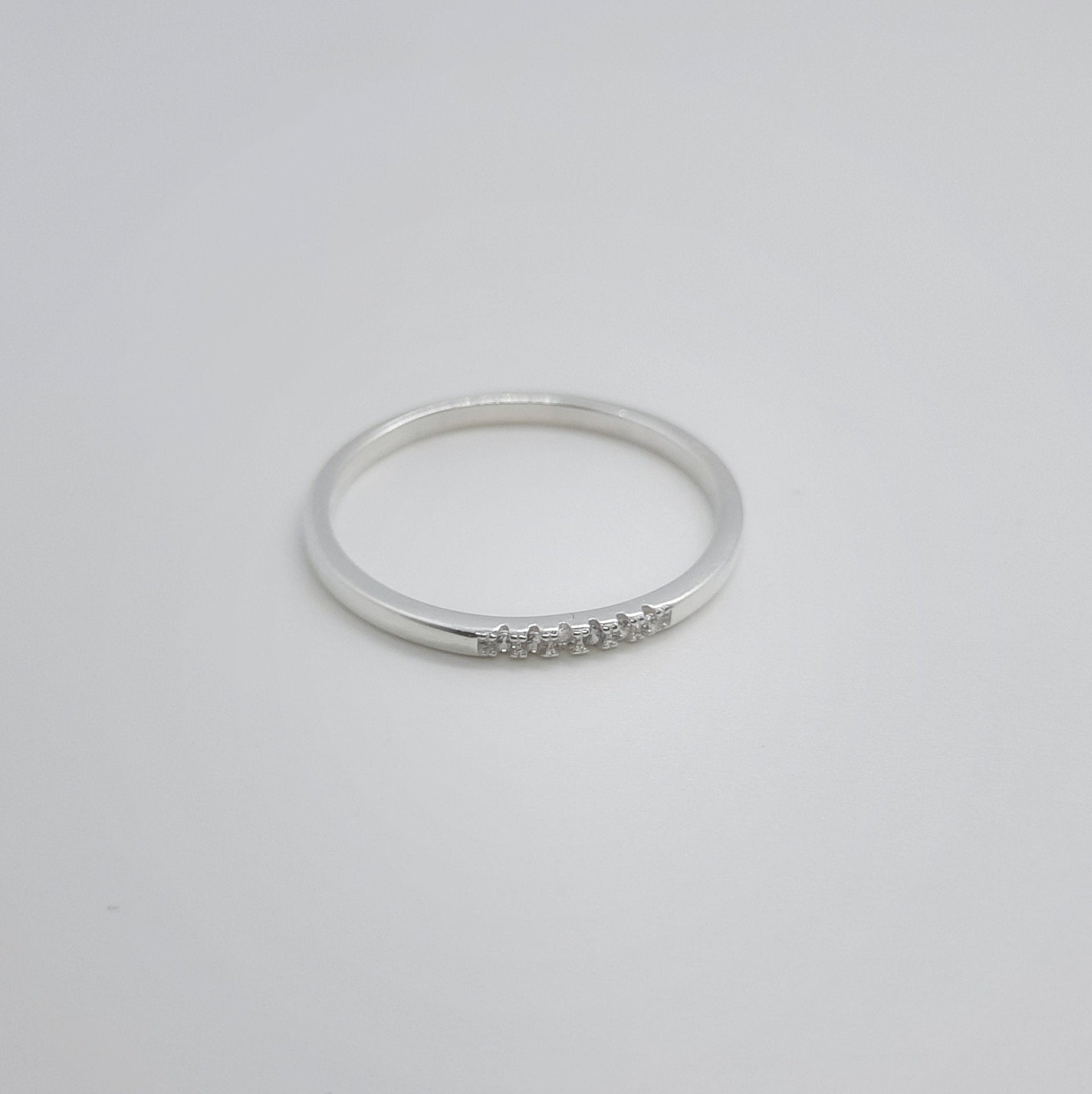 Feiner Ring aus 925 Sterlingsilber mit Zirkonien Ringe KOOMPLIMENTS