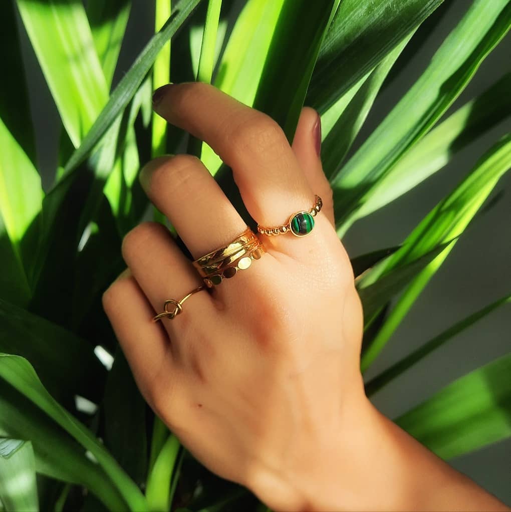 Feiner Ring mit Malachitstein - ADDISON Ringe KOOMPLIMENTS