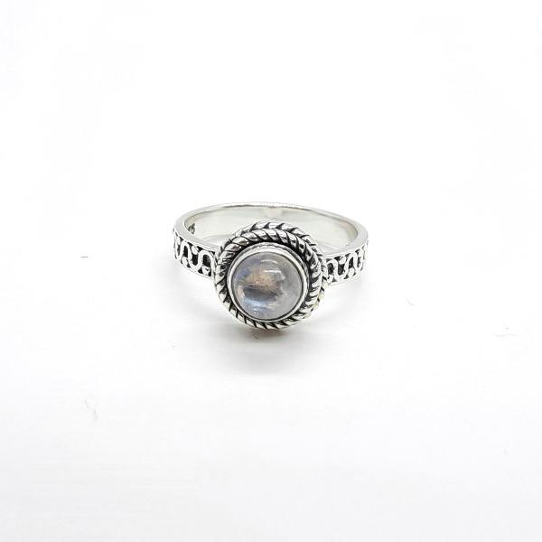 Feiner Silberring mit Regenbogen Mondstein - Jaipur Ringe KOOMPLIMENTS