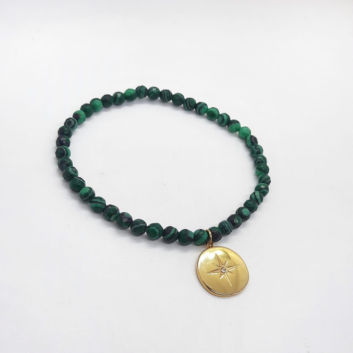 Feines Armband mit natürlichem Malachit-Stein Armband KOOMPLIMENTS