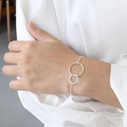Feines Silber Armband verbundene Ringe Armband KOOMPLIMENTS