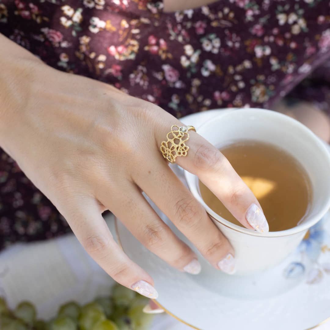 Filigraner Ring mit Blumenkranz - LIANA Ringe KOOMPLIMENTS