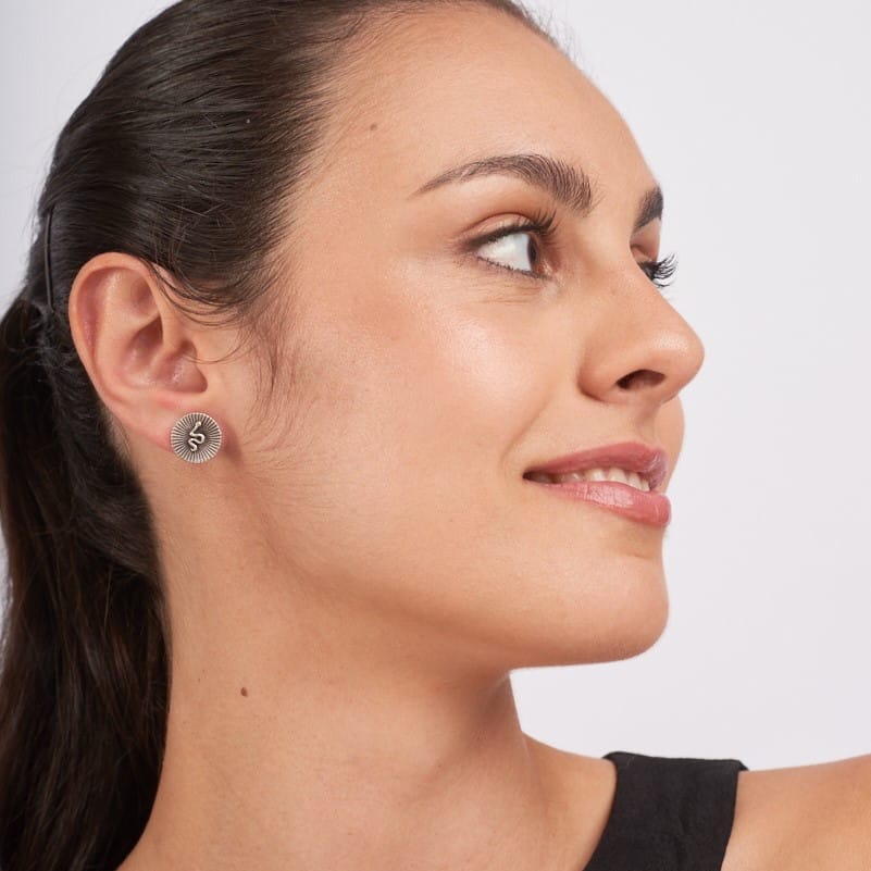 Flache runde Ohrringe - Mini Schlange Ohrstecker KOOMPLIMENTS