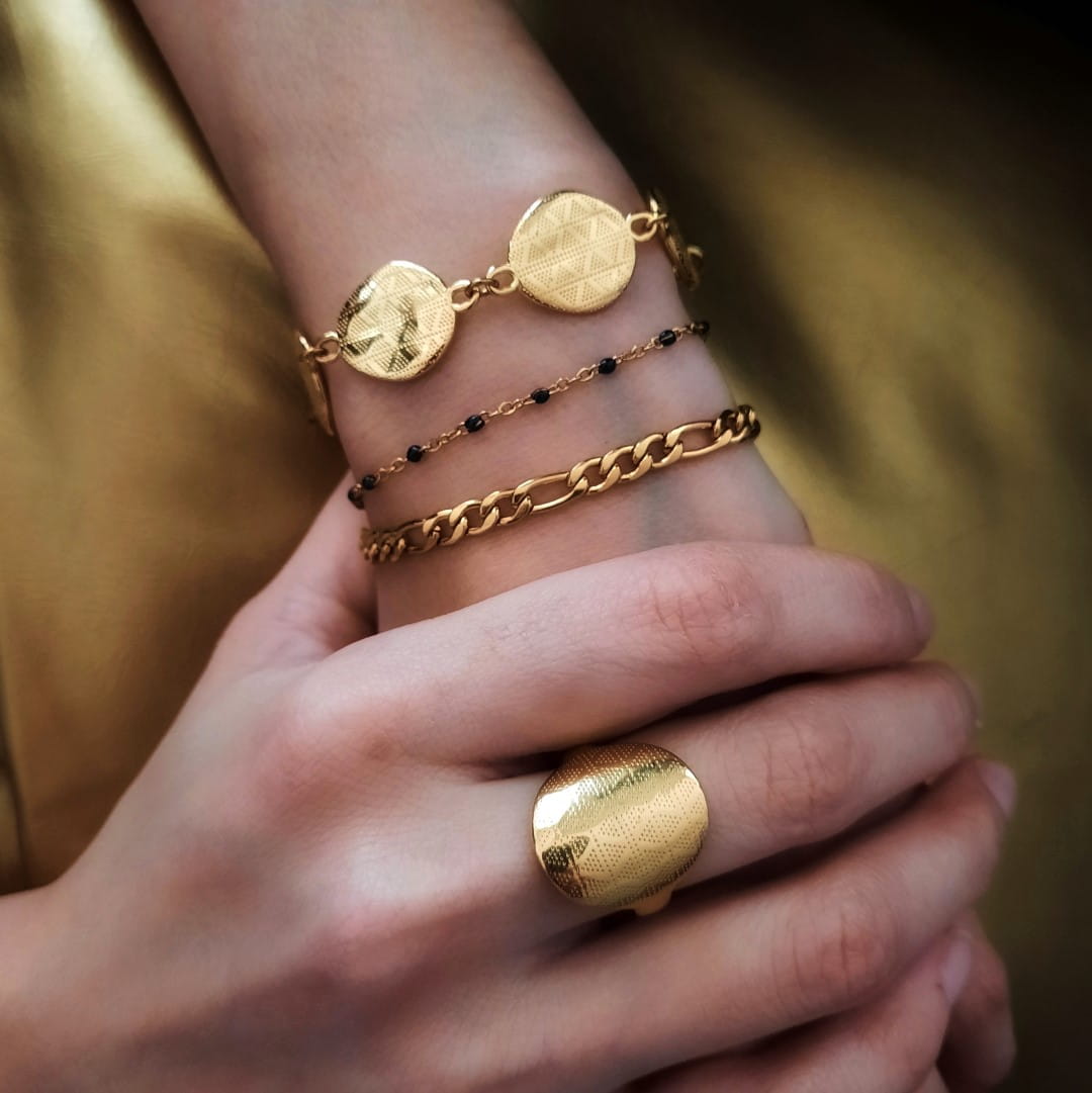 Gold Armband mit flachen runden Perlen - MILOS Armband KOOMPLIMENTS 