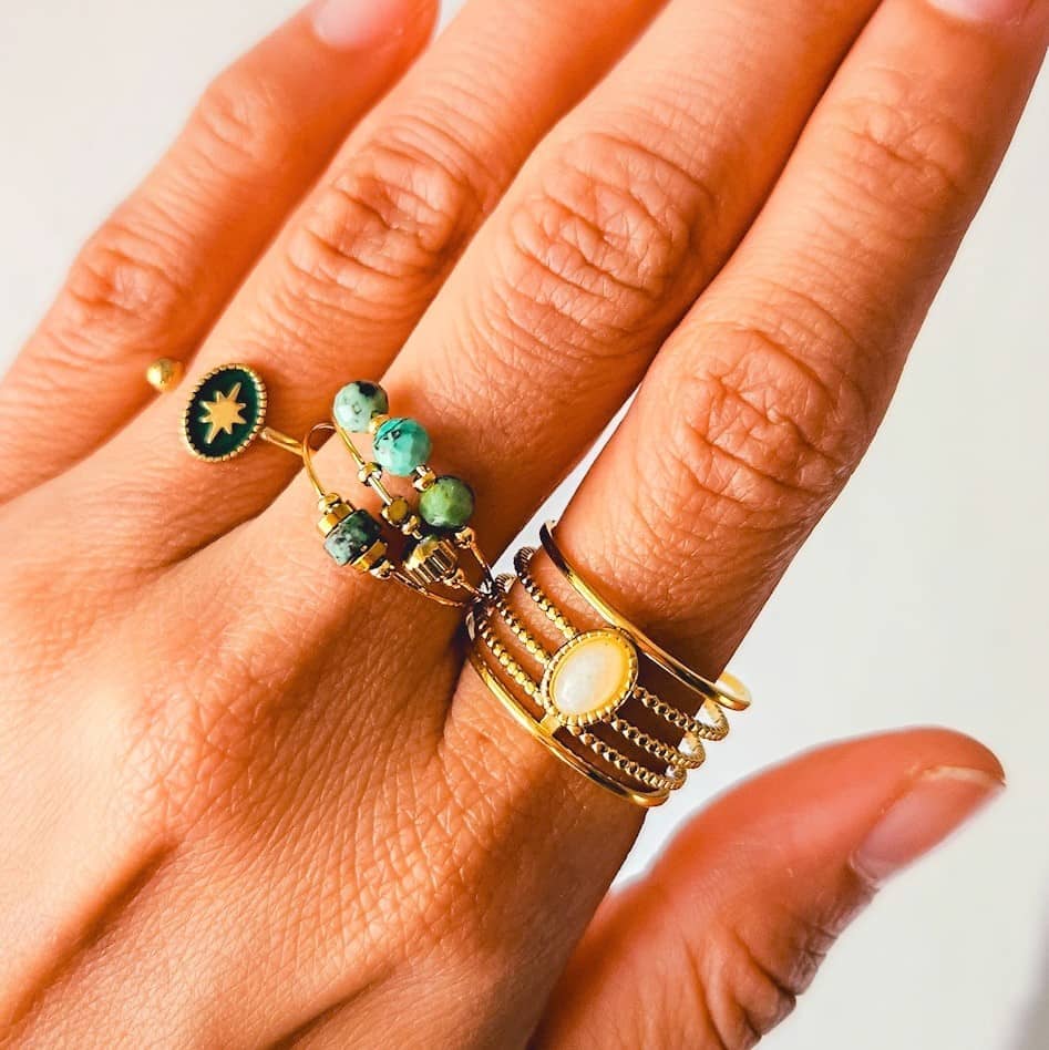 Gold Edelstahlring mit Natursteinperlen - ARIA Ringe KOOMPLIMENTS