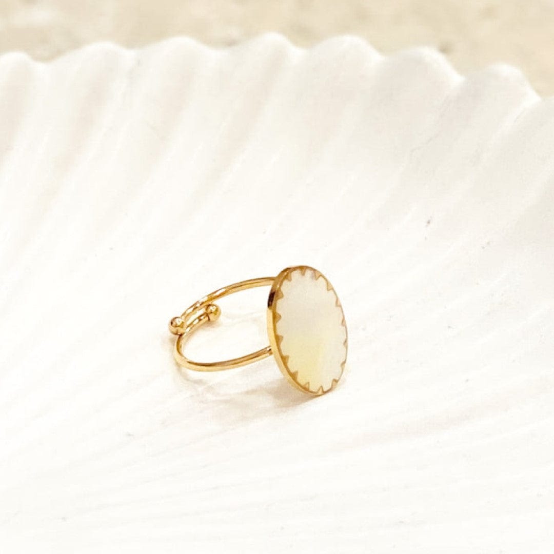 Gold Edelstahlring mit Perlmutt - Elisa Ringe KOOMPLIMENTS