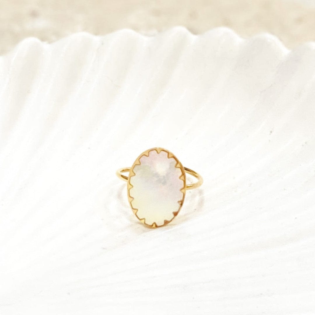 Gold Edelstahlring mit Perlmutt - Elisa Ringe KOOMPLIMENTS
