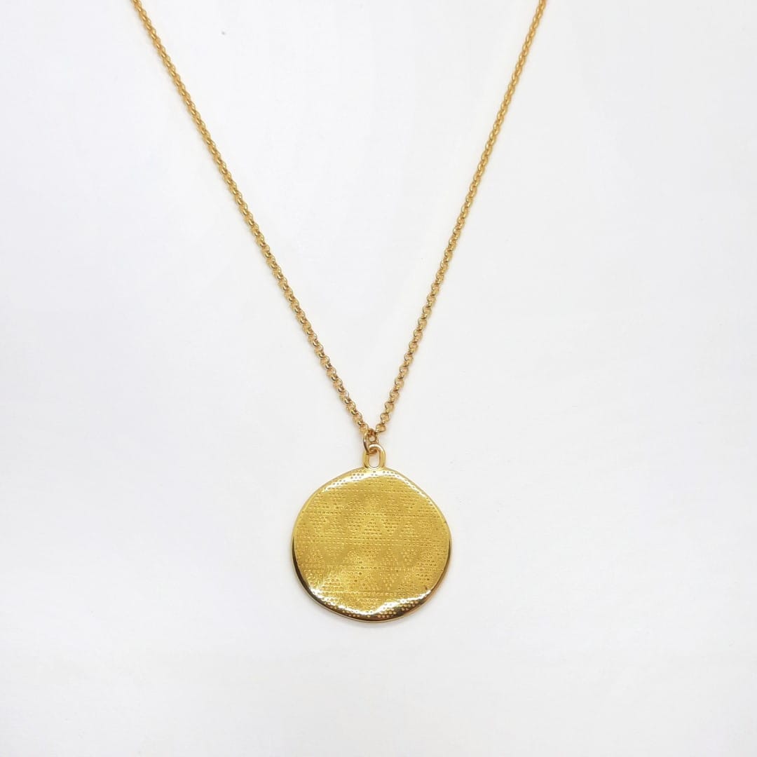 Gold Halskette mit ethnischem Medaillon - MILOS Halsketten KOOMPLIMENTS