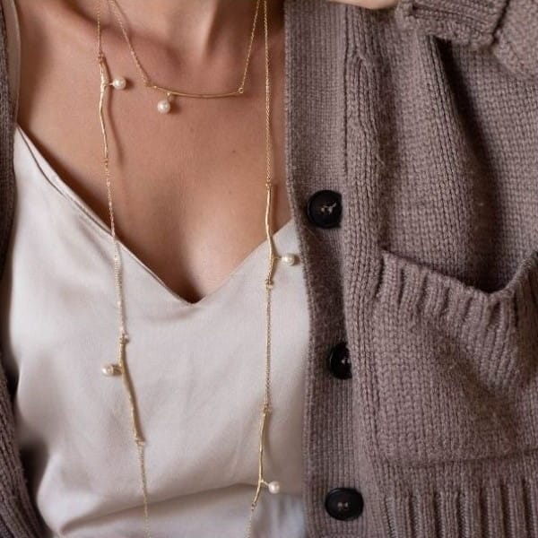 Gold Halskette mit Perlen - Long Tale Halsketten KOOMPLIMENTS 