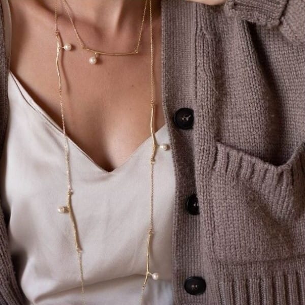 Gold Halskette mit Perlen - Long Tale Halsketten KOOMPLIMENTS