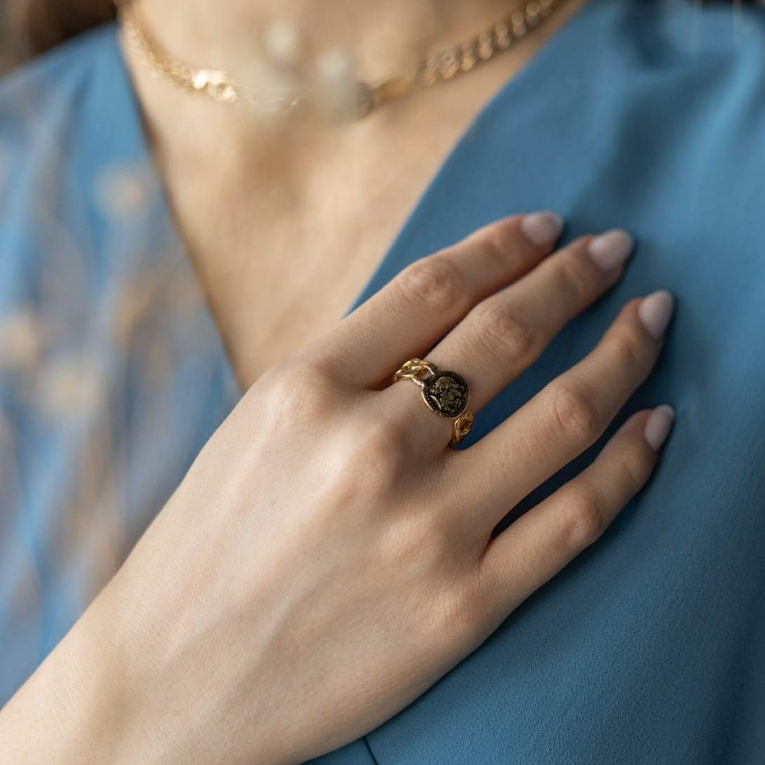 Gold Ketten Ring mit griechischer Gravur - Hermes Ringe KOOMPLIMENTS