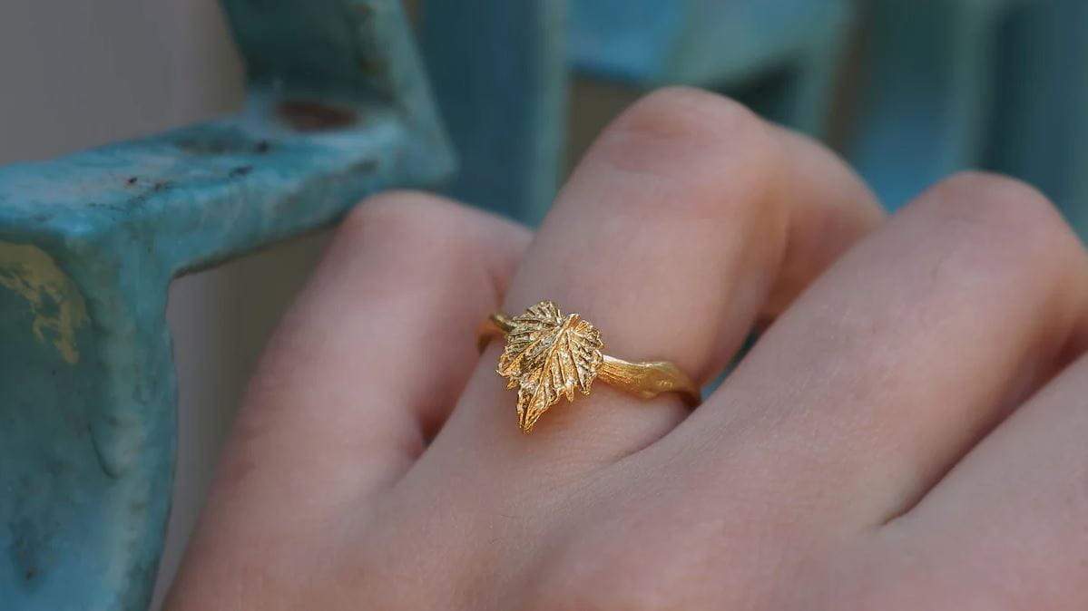Gold Ring mit Weinlaub Ringe KOOMPLIMENTS
