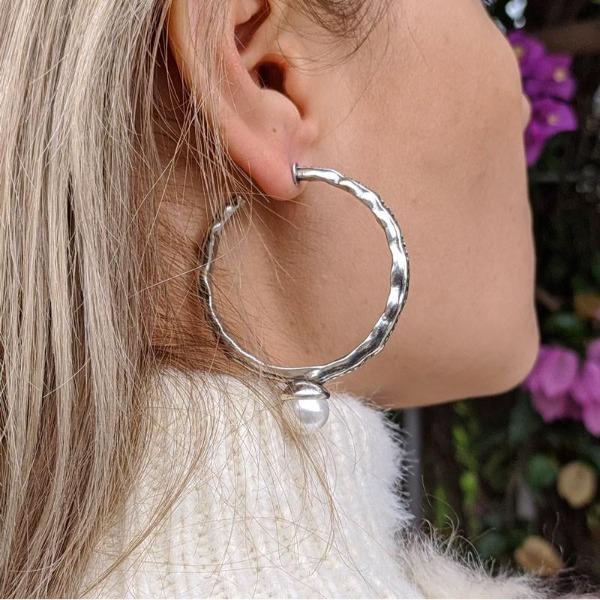 Grosse Creolen mit Perle - Blanca Ohrringe KOOMPLIMENTS