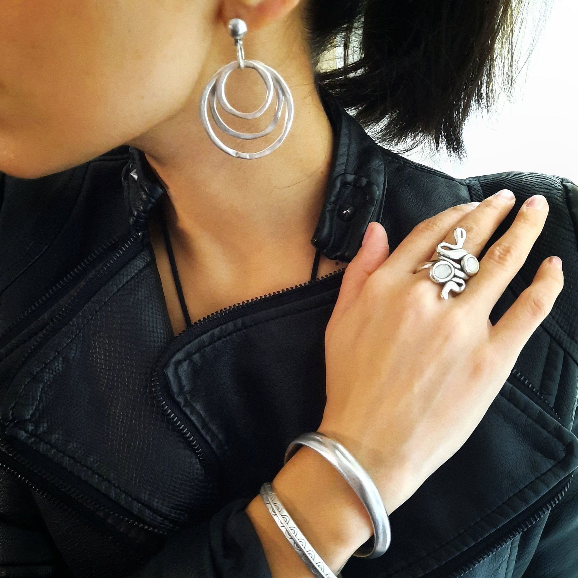 Grosse runde Ohrringe aus mattem Silber - Rings Ohrringe KOOMPLIMENTS