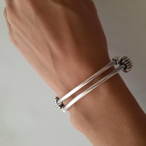 Grössenverstellbarer Manschetten Armreif - Doppelknoten Armband KOOMPLIMENTS