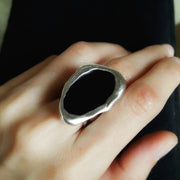 Großer flacher schwarzer Ring - Deep Hole Ringe KOOMPLIMENTS