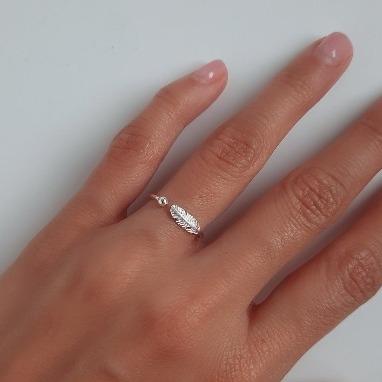 Halb Ring aus Silber mit Feder Ringe KOOMPLIMENTS