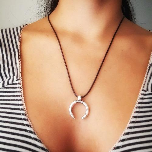 Halsband gebogener Bleistift aus Silber Halsketten KOOMPLIMENTS