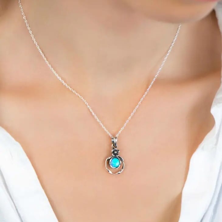 Halskette mit blauem Opal-Anhänger Halsketten KOOMPLIMENTS 