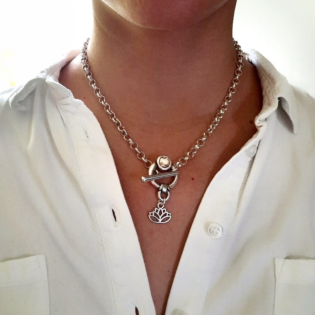 Halskette mit Lotusblume und Swarovski - Shine Coral Cercle Halsketten KOOMPLIMENTS