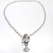 Halskette mit Lotusblume und Swarovski - Shine Coral Cercle Halsketten KOOMPLIMENTS