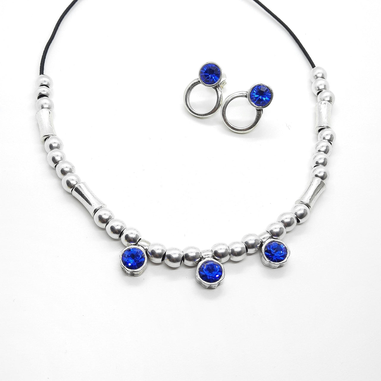 Halskette mit Silber-Perlen und blauen Kristallen - Baby Blue Cercle Halsketten KOOMPLIMENTS