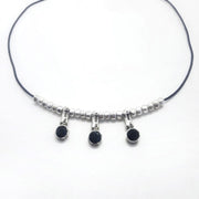 Halskette mit Silber-Perlen und schwarze Kristalle - ANUBIS Halsketten KOOMPLIMENTS 