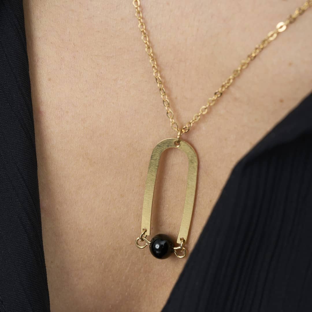 Halskette mit U Anhänger und schwarzem Onyx Halsketten KOOMPLIMENTS