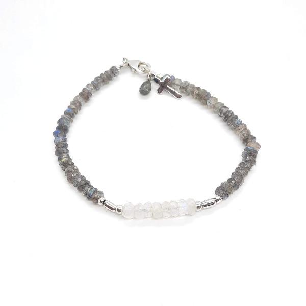 Handgemachtes Armband aus Mondstein Perlen - Jaipur Armband KOOMPLIMENTS