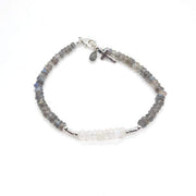 Handgemachtes Armband aus Mondstein Perlen - Jaipur Armband KOOMPLIMENTS