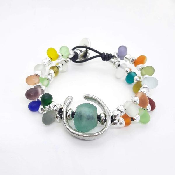 Handgemachtes Armband mit bunten Perlen - Amor Primavera Armband KOOMPLIMENTS