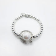 Handgemachtes Armband mit weisser Perle - Amor Armband KOOMPLIMENTS
