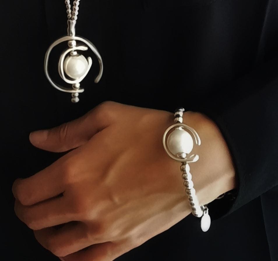 Handgemachtes Armband mit weisser Perle - Amor Armband KOOMPLIMENTS