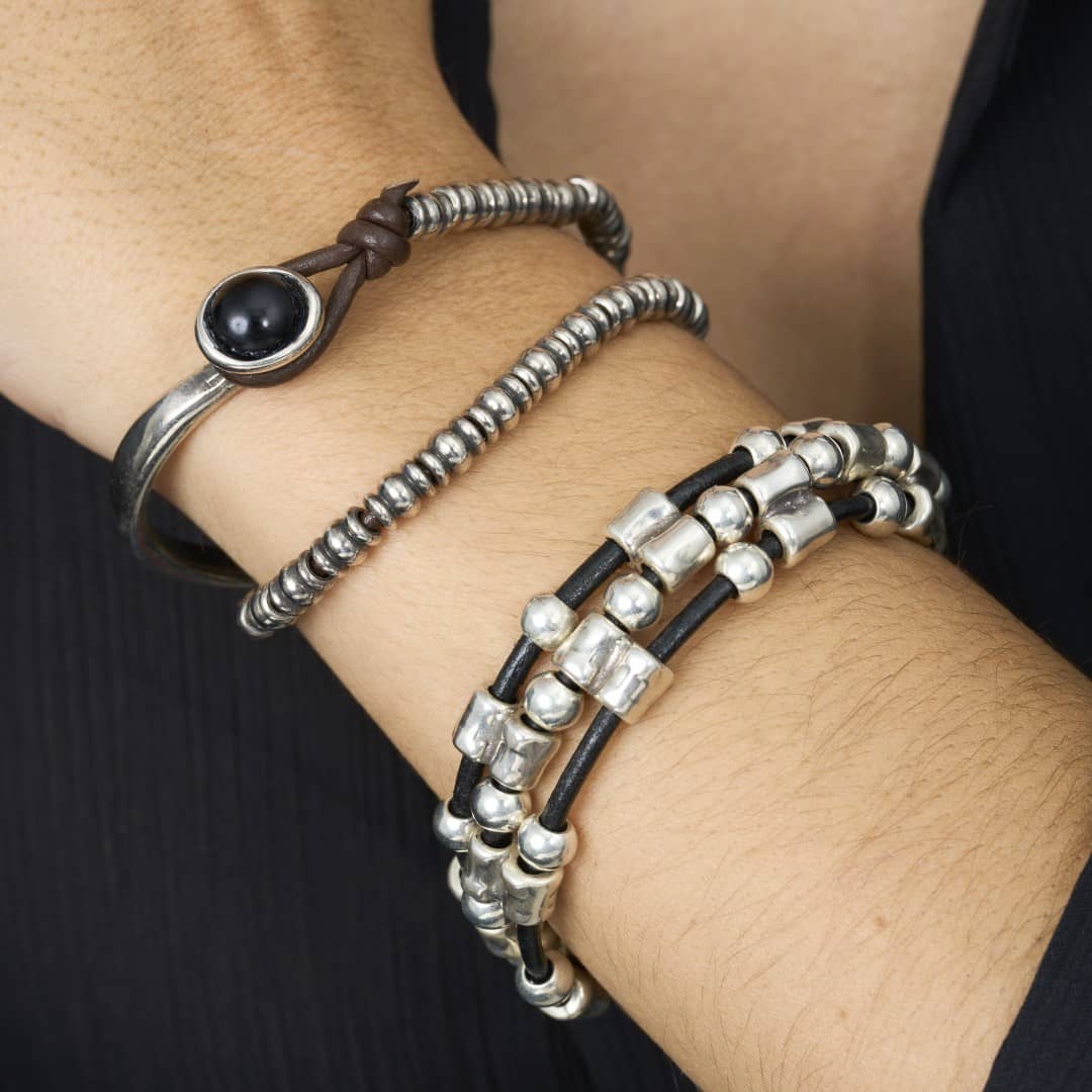 Handgemachtes Lederarmband Silber und Perlen - RIO Armband KOOMPLIMENTS