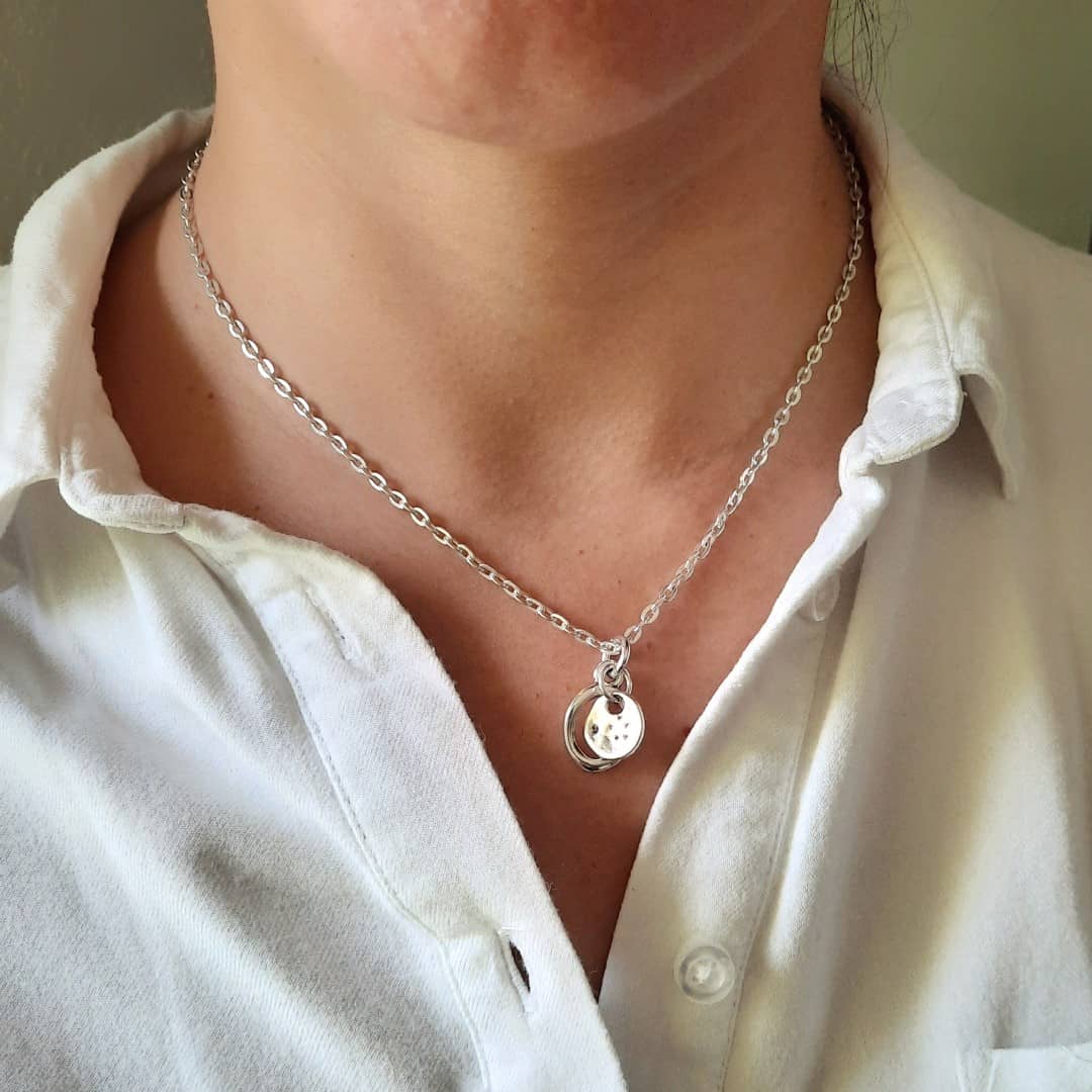 Kette mit Kreisanhänger - Kontinuität Halsketten KOOMPLIMENTS