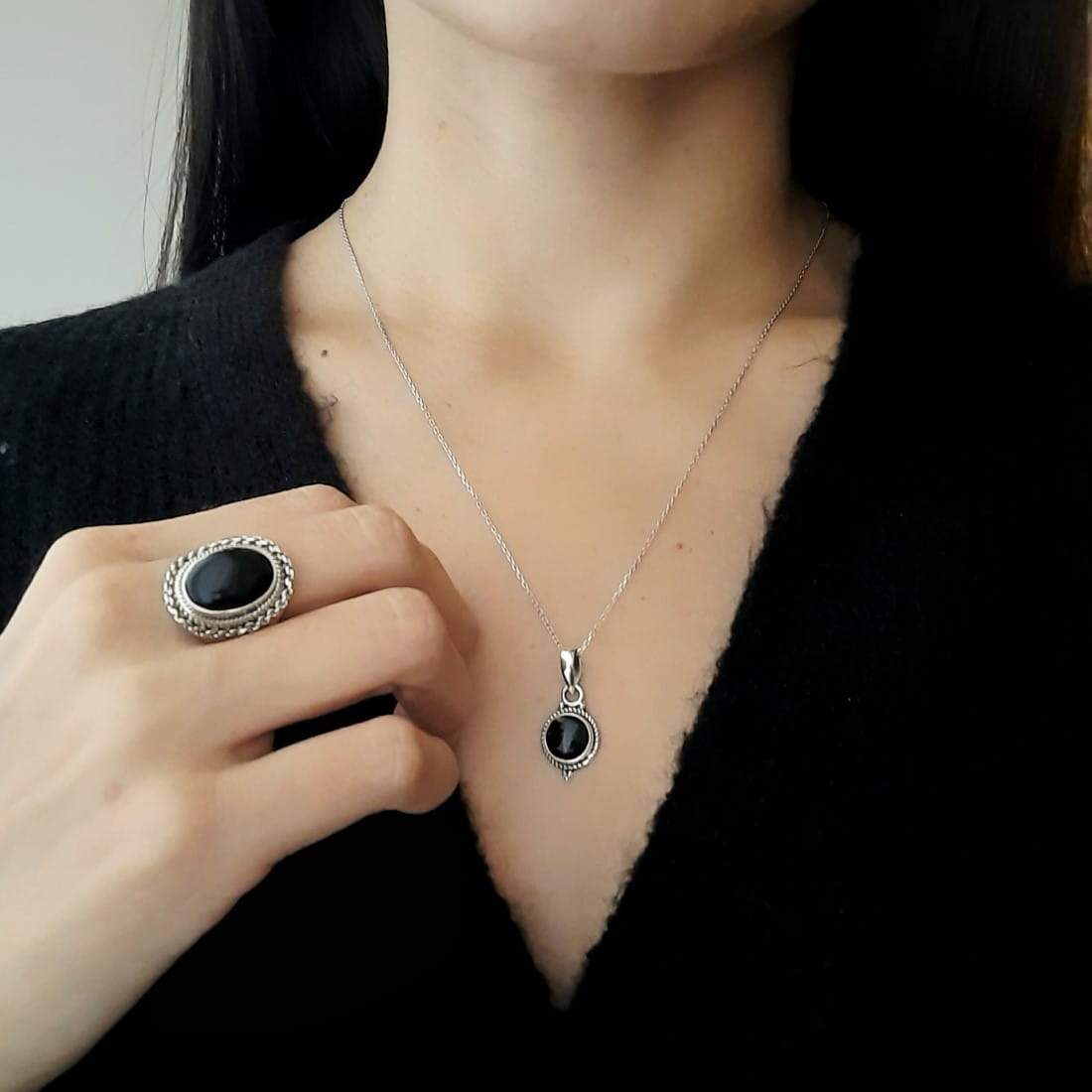 Kette und Anhänger aus Silber mit schwarzem Stein - Black Onyx Halsketten KOOMPLIMENTS