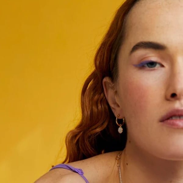 Kleine Creolen mit blauem Topas-Kristallanhänger Ohrringe KOOMPLIMENTS