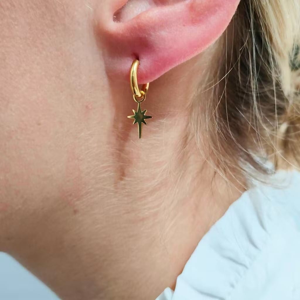 Kleine Creolen mit Sternanhänger - 8 Punkte Ohrringe KOOMPLIMENTS