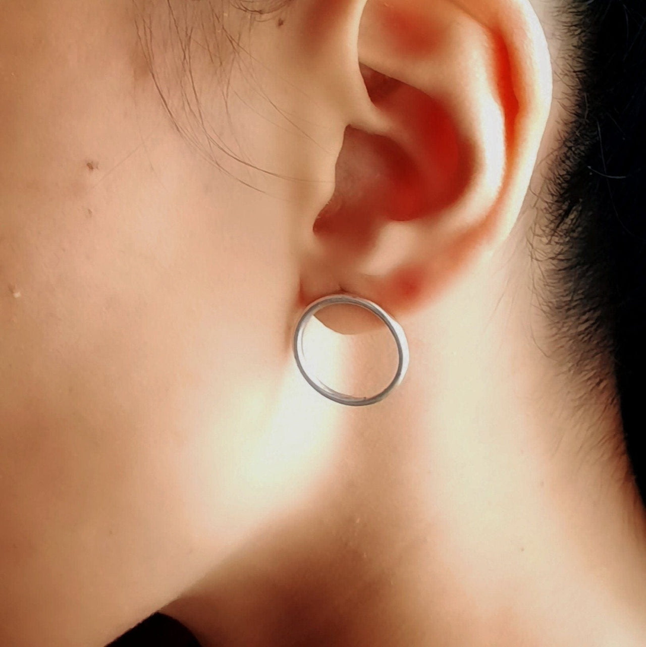 Kleine Kreis Ohrringe aus Silber - Silver Cercle Ohrstecker KOOMPLIMENTS
