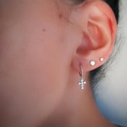 Kleine Ohrringe aus Silber mit Kreuz Ohrringe KOOMPLIMENTS