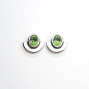 Kristall Ohrstecker mit Halbkreis - Cristal Peridot Ohrstecker KOOMPLIMENTS