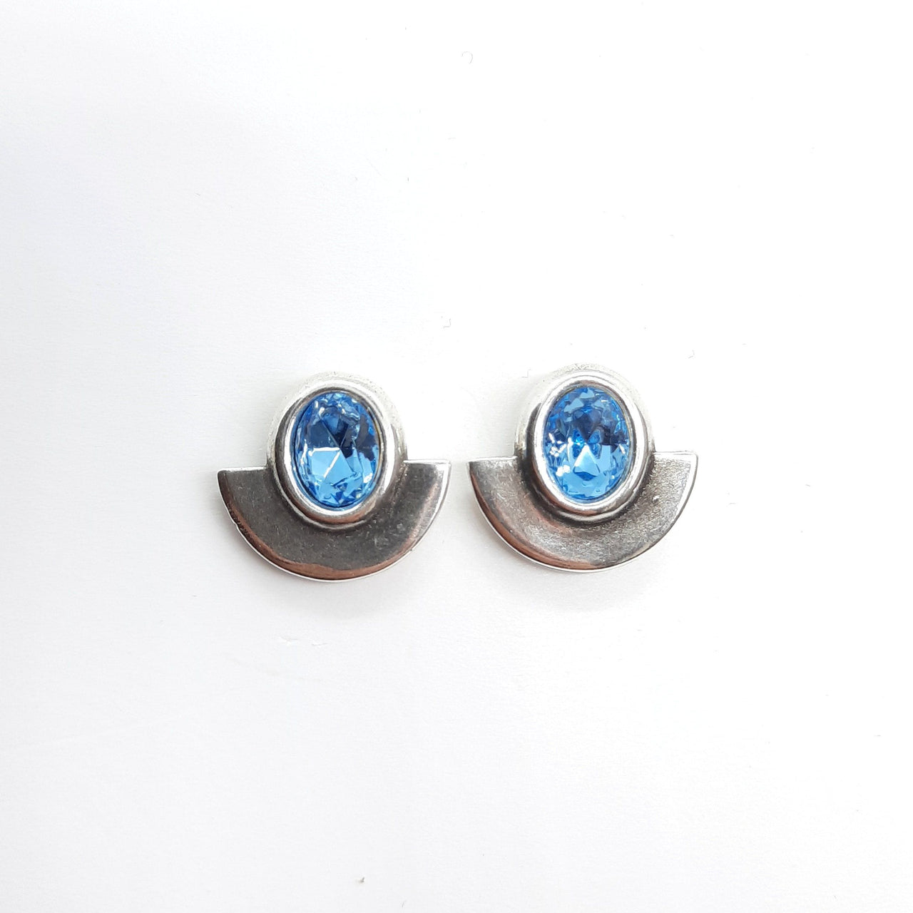 Kristall Ohrstecker mit Halbkreis - Cristal Sky Blue Ohrstecker KOOMPLIMENTS