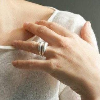 Kurviger Ring aus Silber Ringe KOOMPLIMENTS