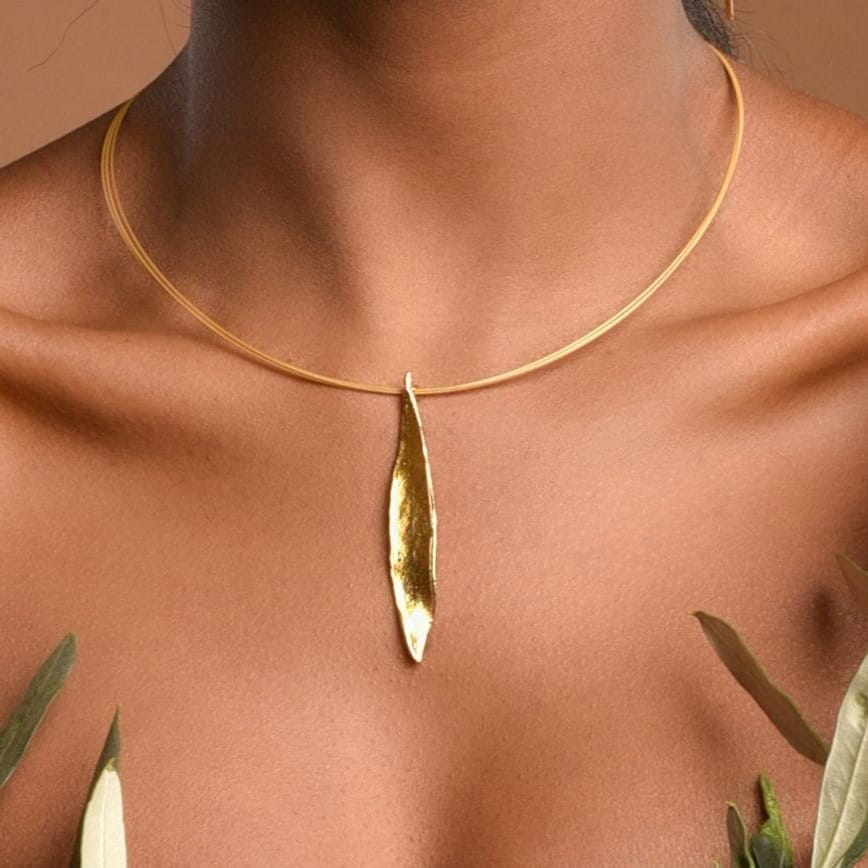 Kurze Halskette mit Olivenblatt - Gold KOOMPLIMENTS